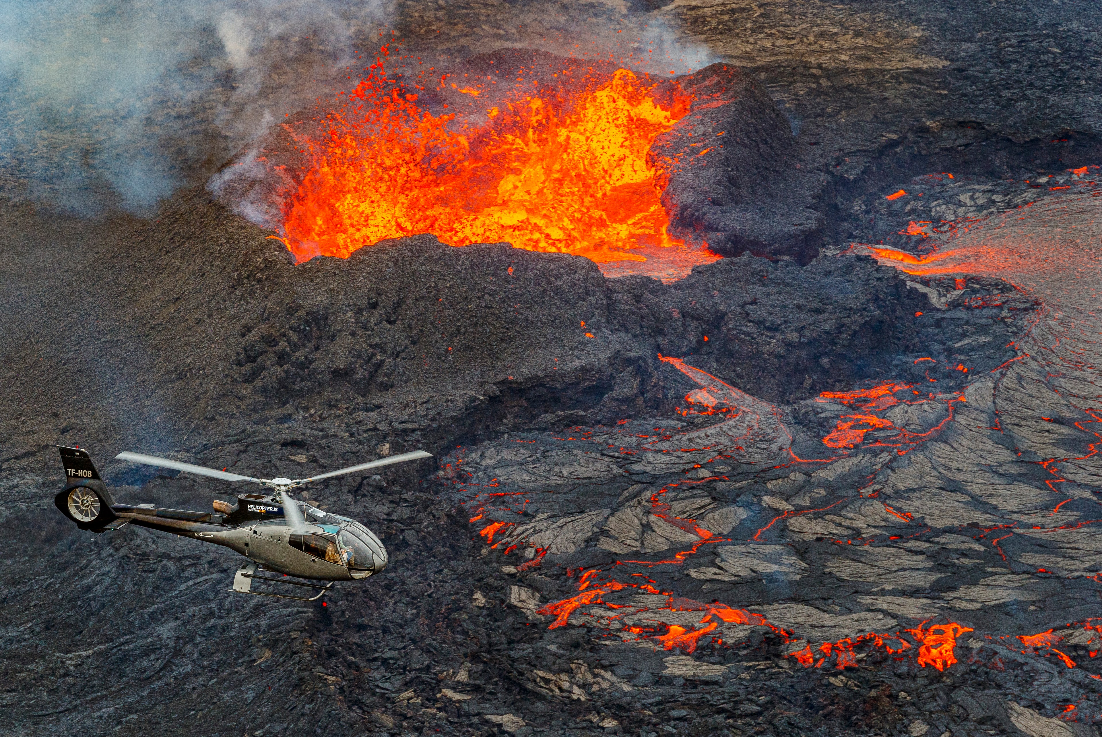 Helicopter-Over-Large-Volcanic-Eruption