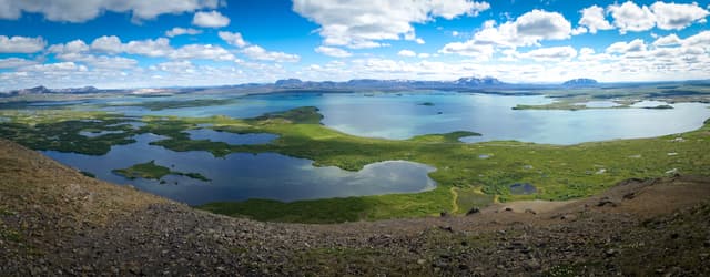 vindbelgjarfjall: Mont avec point de vue imprenable sur le lac Myvatn vindbelgjarfjall: Mont avec point de vue imprenable sur le lac Myvatn