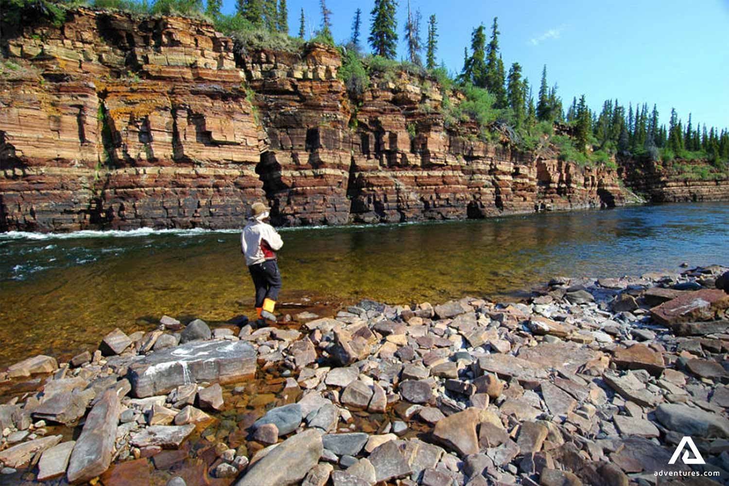 tourist-fishing-on-coppermine-river-in-canada