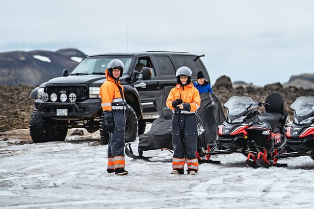snowmobiling-group-tour-with-super-jeeps