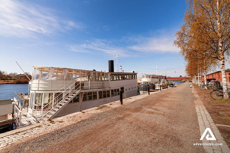 2-boat-trip-on-uma-in-the-city-of-umea-in-sweden