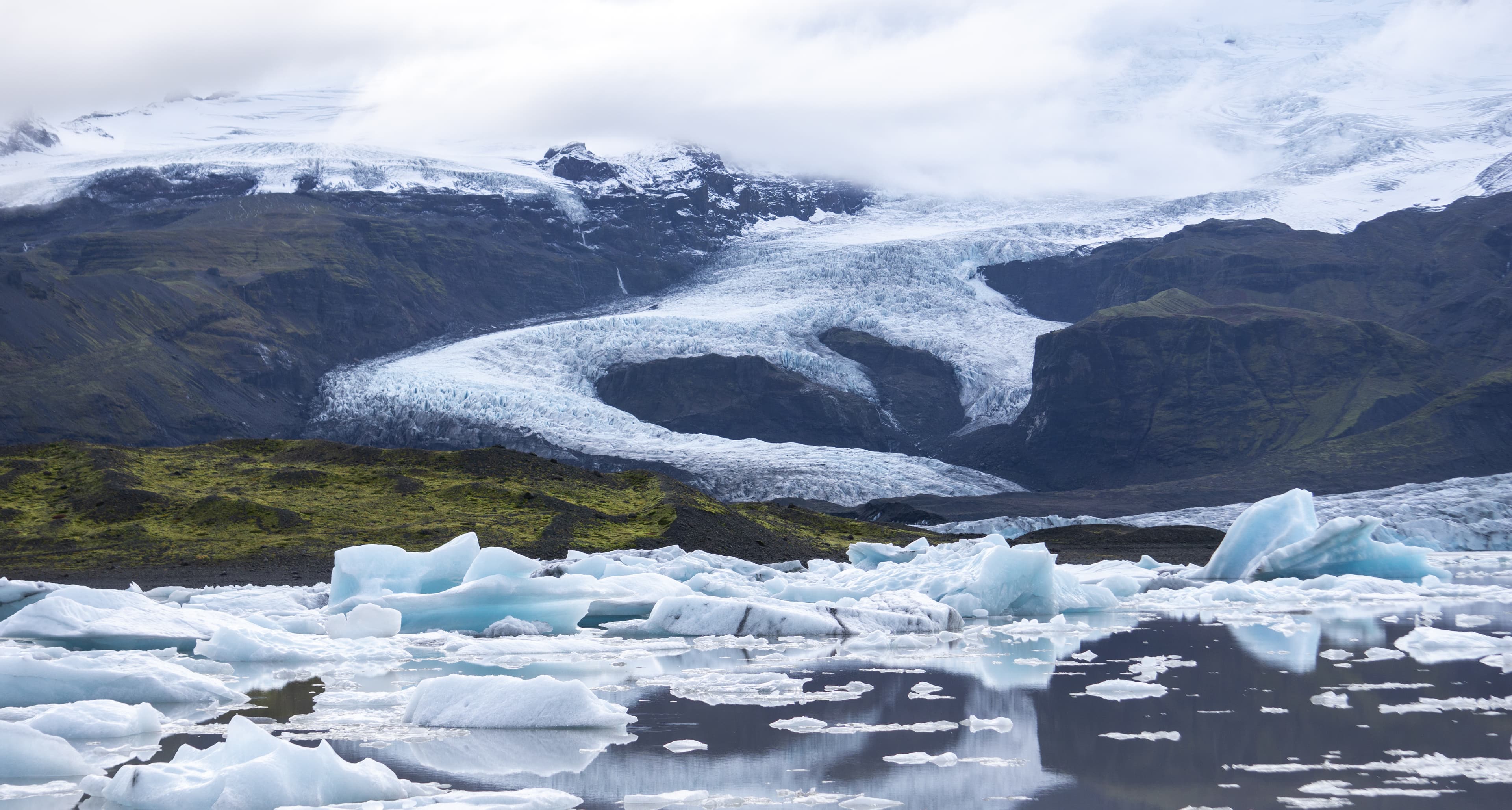Fjallsarlon-glacier-lagoon-zodiac-boat 2