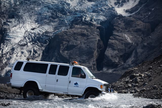 Super Jeeps -Þórsmörk Safari_Action Tour 2 ellithor.com