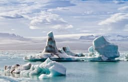 Icebergs in Jokulsarlon glacial lagoon, Iceland Icebergs in Jokulsarlon glacial lagoon, Iceland