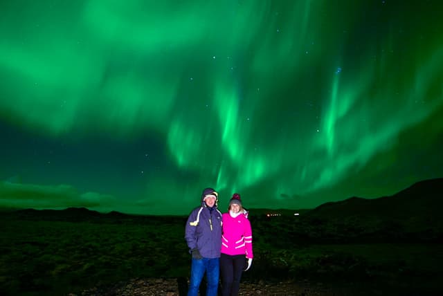 northern-lights-aurora-borealis-people-iceland-2
