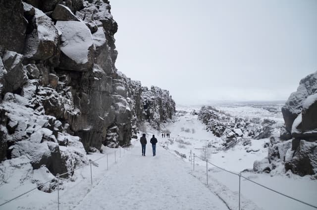 Thingvellir-winter-trek-people-national-park-golden-circle