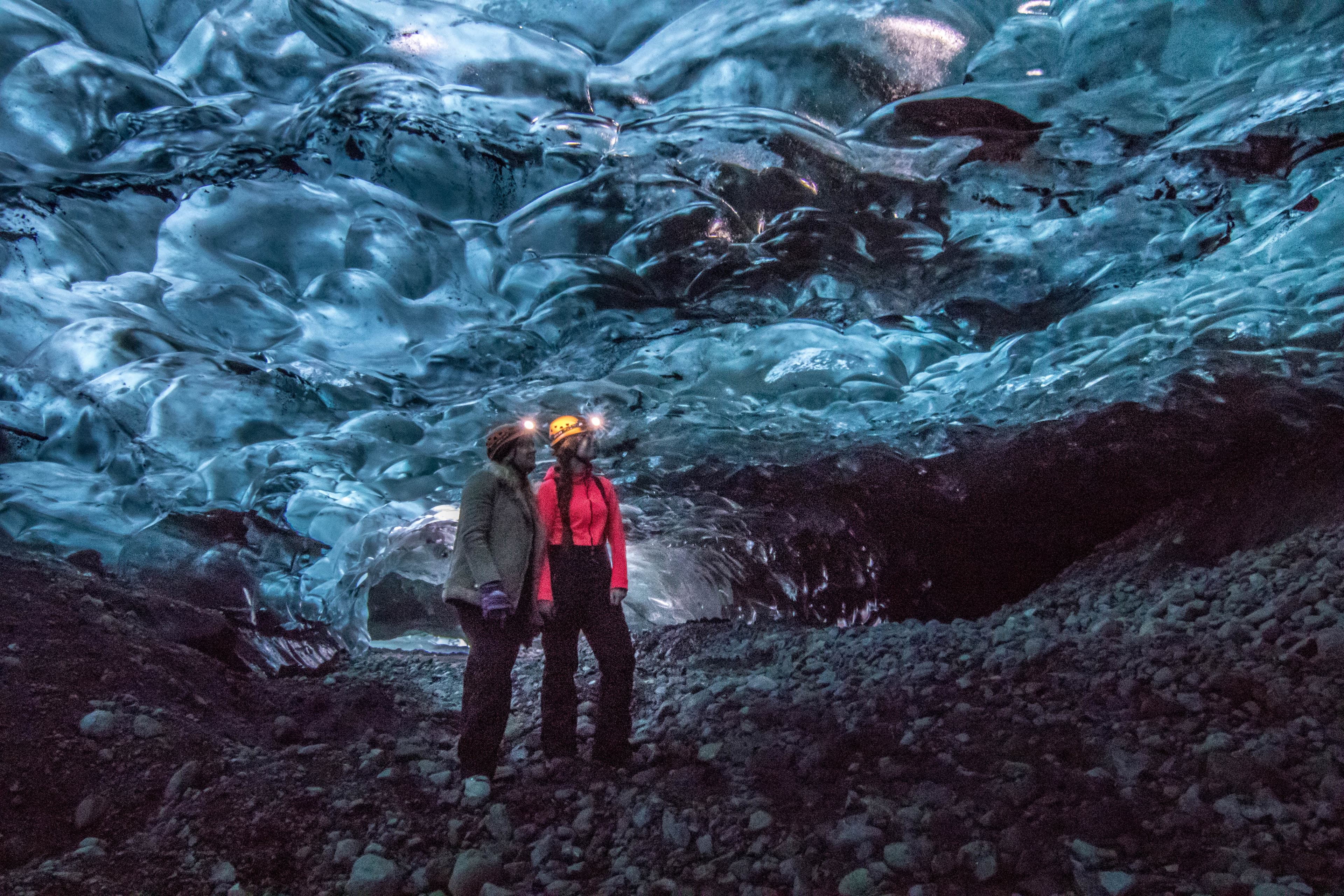 couple-exploring-ice-cave-in-iceland-vatnajokull-glacier