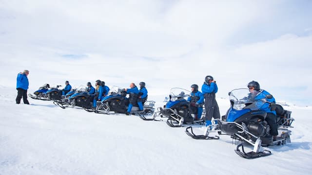 Snowmobile Tour in Iceland on Vatnajökull Glacier 9