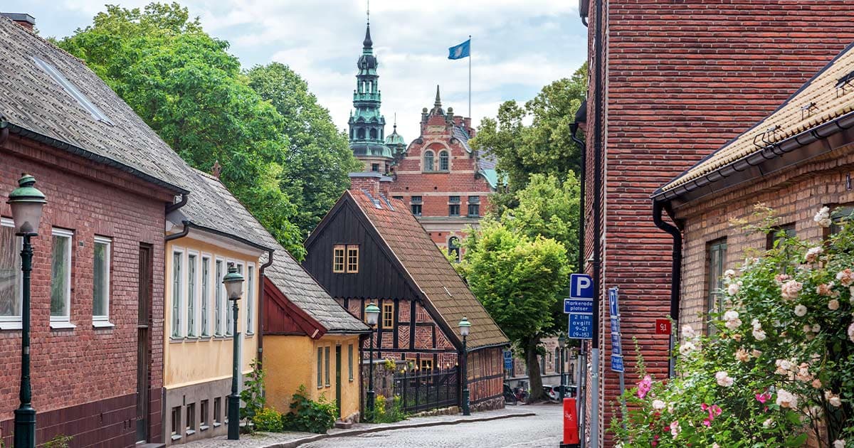 m-lund-a-small-old-town-in-sweden,-Scandinavian-architecture-city-landscape