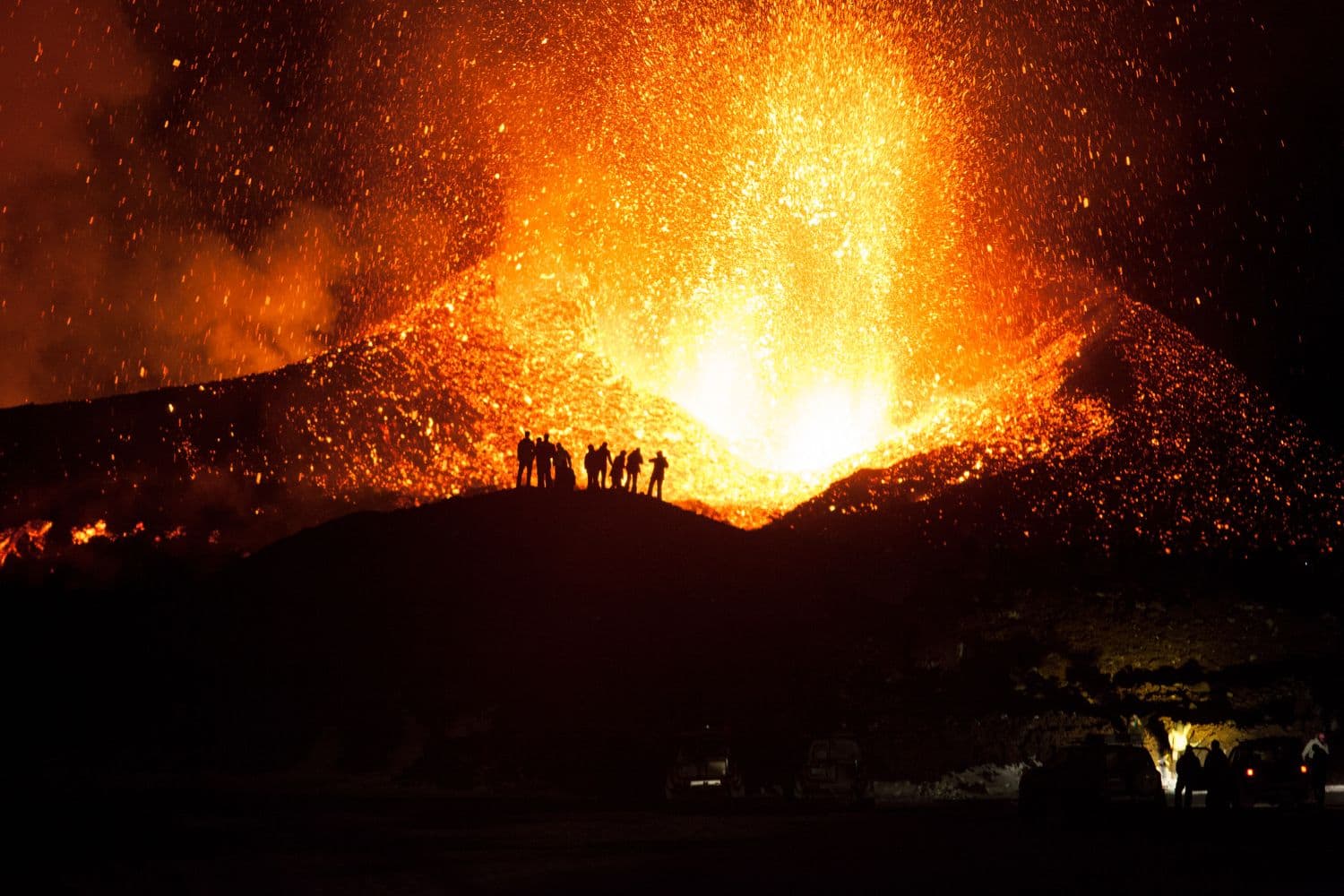 eyjafjallajökull-erupting-volcano-iceland